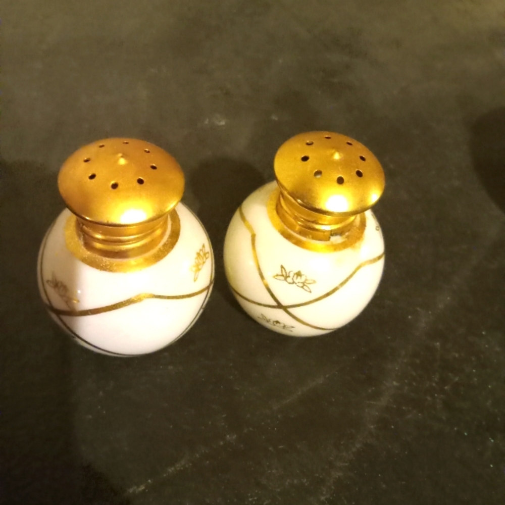Vintage Salt Pepper Shakers